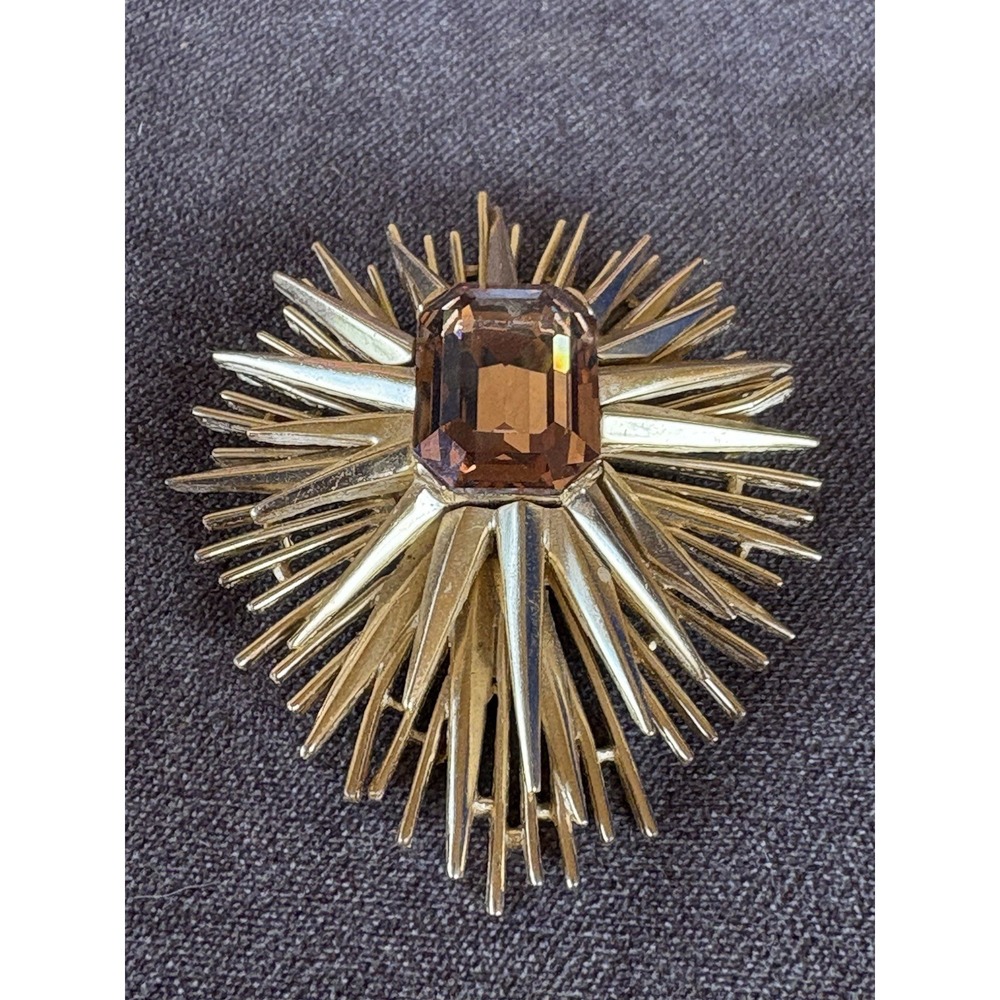 Vintage Trifari Gold Tone Sunburst Brooch Starburst Pyramid 1960s Cabichon - Picture 3 of 5